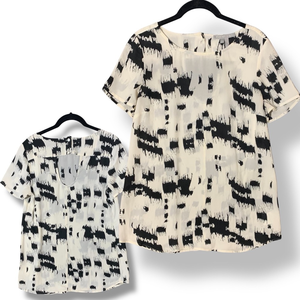 DANIEL RAINN Lightweight Open-Back Black/White Relaxed Top